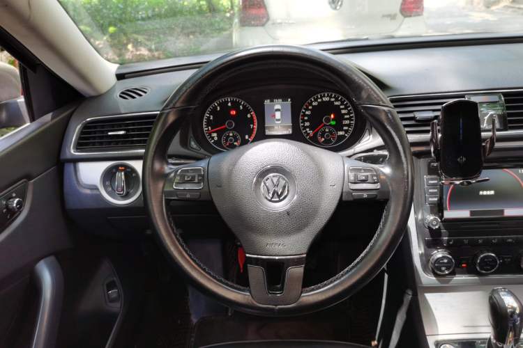 Used Volkswagen Passat 2015 1.8TSI DSG Prestige Edition Steering Wheel
