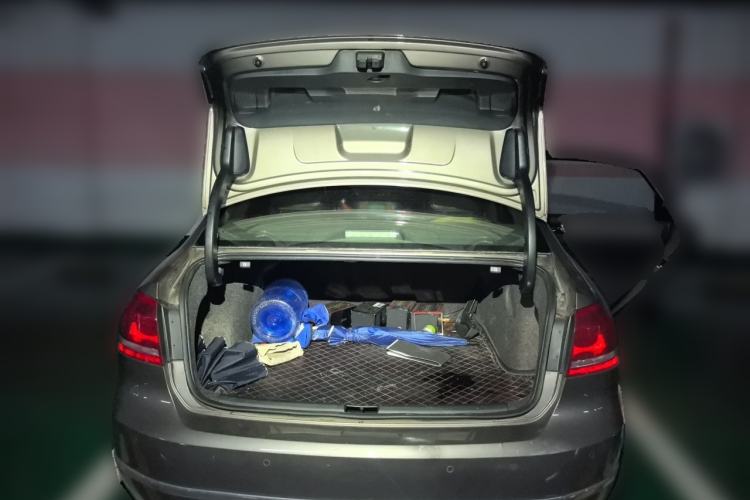 Used Volkswagen Passat 2015 1.8TSI DSG Prestige Edition Trunk