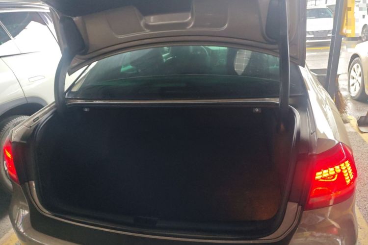 Used Volkswagen Passat 2015 1.8TSI DSG Prestige Edition Trunk