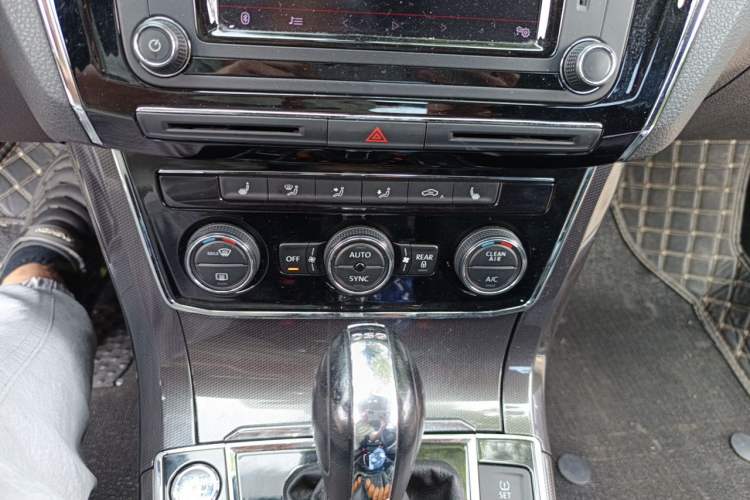 Used Volkswagen Passat 2016 330TSI DSG Prestige Edition Audio And AC Panel