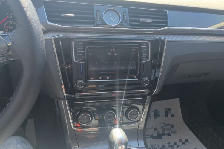 Used Volkswagen Passat 2016 330TSI DSG Prestige Edition Audio And AC Panel