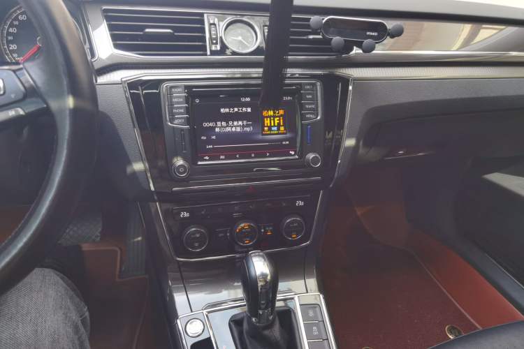 Used Volkswagen Passat 2016 330TSI DSG Prestige Edition Audio And AC Panel