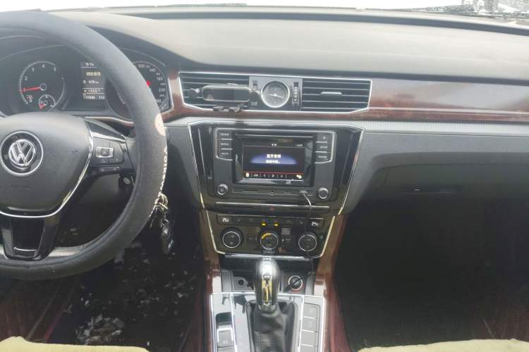 Used Volkswagen Passat 2016 280TSI DSG Prestige Edition Audio And AC Panel