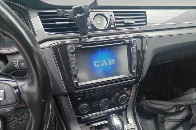 Used Volkswagen Passat 2016 330TSI DSG Luxury Edition Audio And AC Panel
