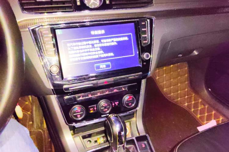 Used Volkswagen Passat 2016 330TSI DSG Luxury Edition Audio And AC Panel