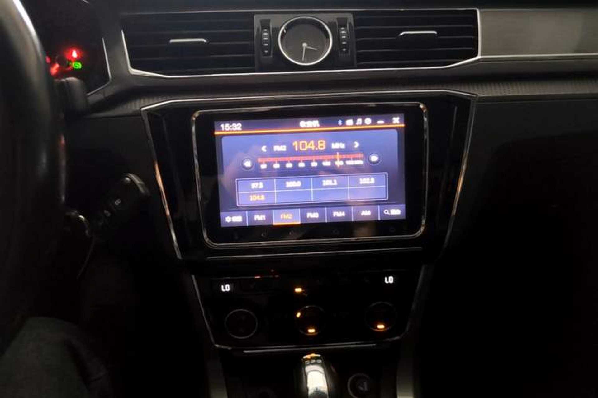Used Volkswagen Passat 2016 330TSI DSG Luxury Edition Audio And AC Panel