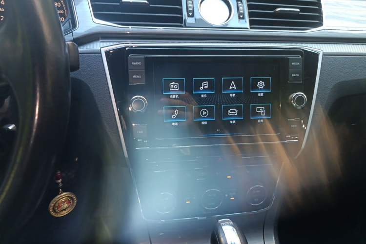 Used Volkswagen Passat 2016 330TSI DSG Luxury Edition Audio And AC Panel