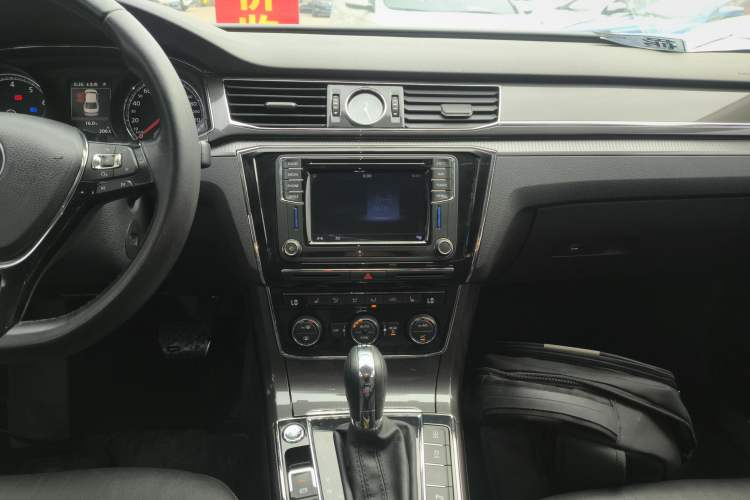 Used Volkswagen Passat 2016 330TSI DSG Prestige Edition Audio And AC Panel