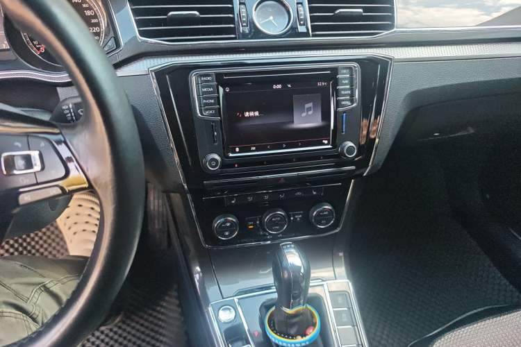 Used Volkswagen Passat 2016 330TSI DSG Prestige Edition Audio And AC Panel