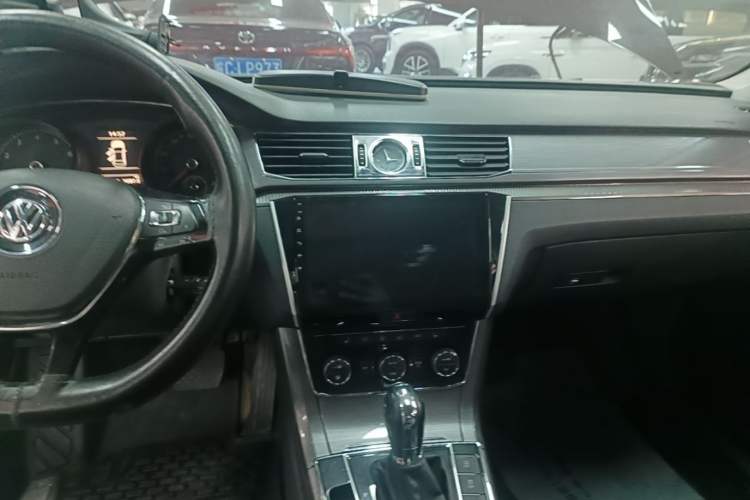 Used Volkswagen Passat 2016 280TSI DSG Prestige Edition Audio And AC Panel