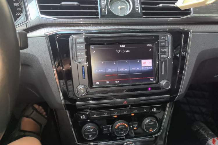 Used Volkswagen Passat 2016 380TSI DSG Prestige Edition Audio And AC Panel