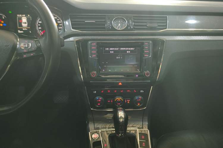 Used Volkswagen Passat 2016 330TSI DSG Prestige Edition Audio And AC Panel