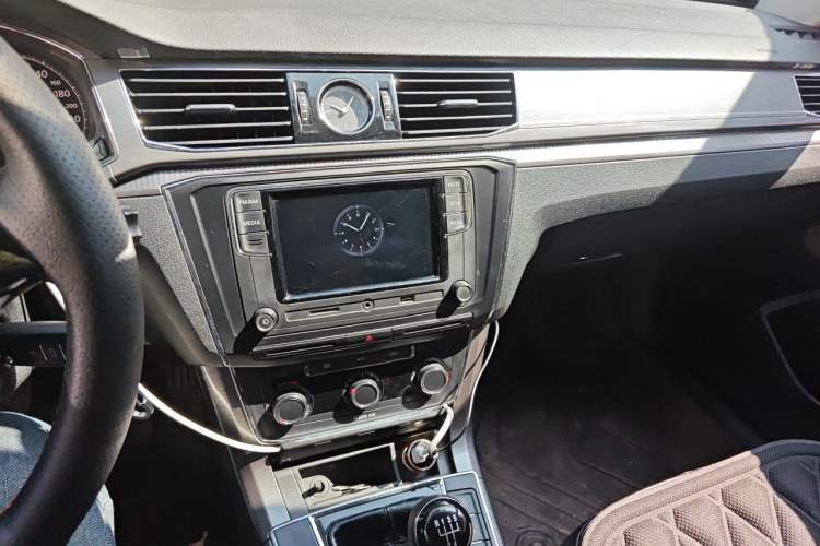 Used Volkswagen Passat 2016 280TSI Manual Luxury Edition Audio And AC Panel