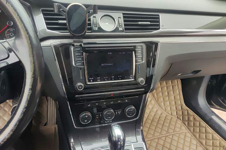 Used Volkswagen Passat 2016 330TSI DSG Prestige Edition Audio And AC Panel