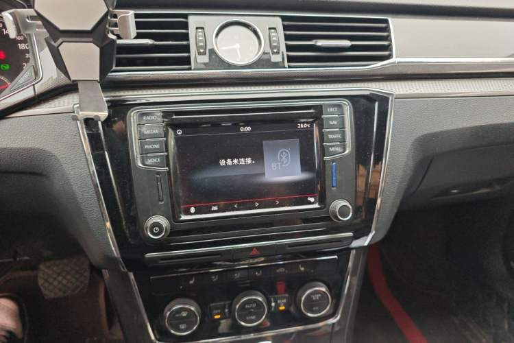 Used Volkswagen Passat 2016 330TSI DSG Prestige Edition Audio And AC Panel
