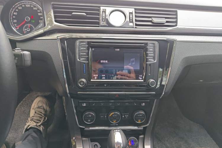 Used Volkswagen Passat 2016 380TSI DSG Prestige Edition Audio And AC Panel