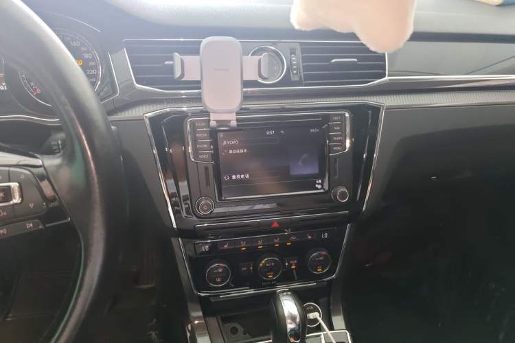 Used Volkswagen Passat 2016 330TSI DSG Prestige Edition Audio And AC Panel