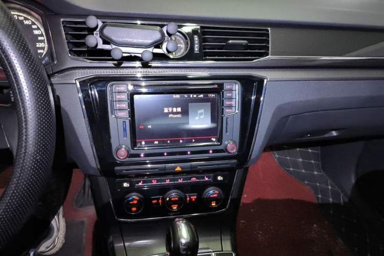 Used Volkswagen Passat 2016 330TSI DSG Prestige Edition Audio And AC Panel