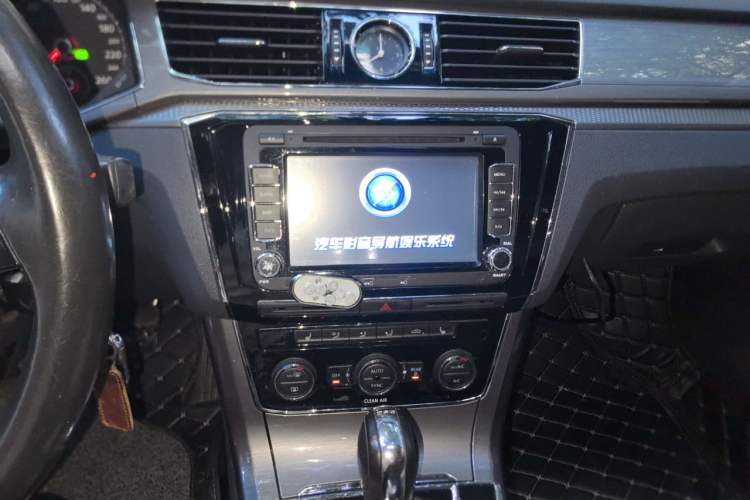 Used Volkswagen Passat 2016 280TSI DSG Prestige Edition Audio And AC Panel