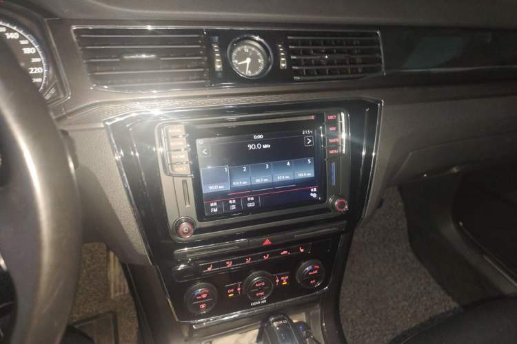 Used Volkswagen Passat 2016 380TSI DSG Prestige Edition Audio And AC Panel
