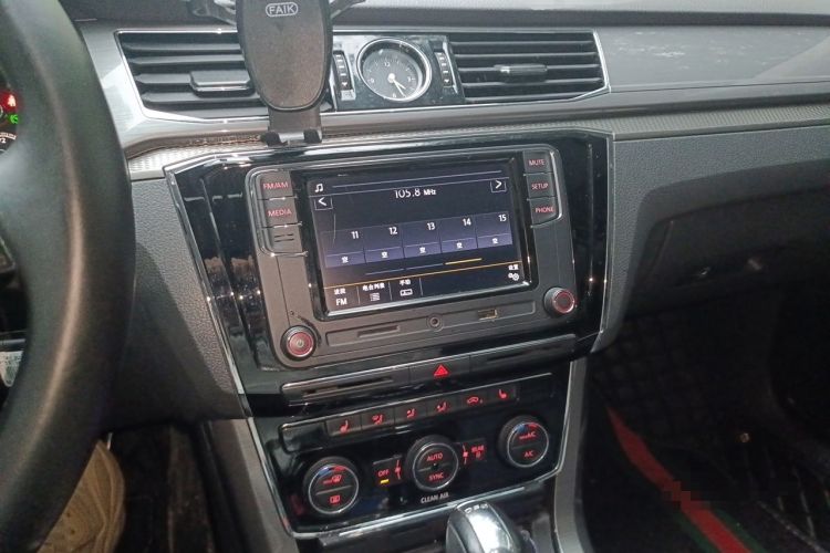 Used Volkswagen Passat 2016 330TSI DSG Luxury Edition Audio And AC Panel