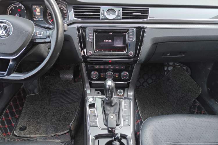 Used Volkswagen Passat 2016 330TSI DSG Prestige Edition Audio And AC Panel
