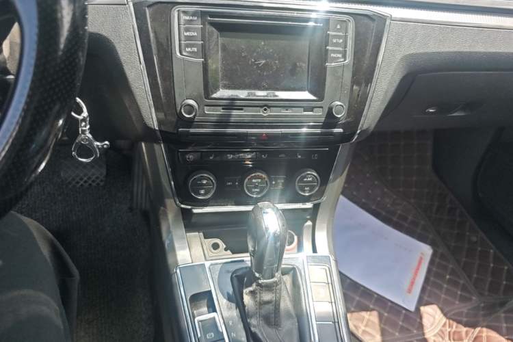 Used Volkswagen Passat 2016 280TSI DSG Prestige Edition Audio And AC Panel