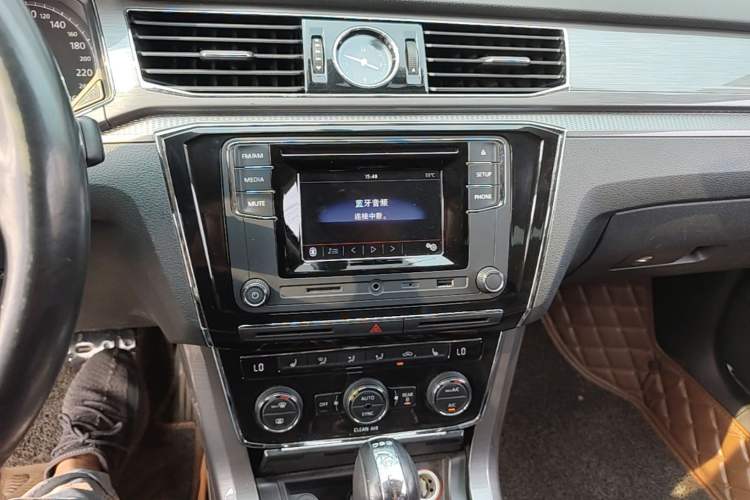 Used Volkswagen Passat 2016 330TSI DSG Luxury Edition Audio And AC Panel