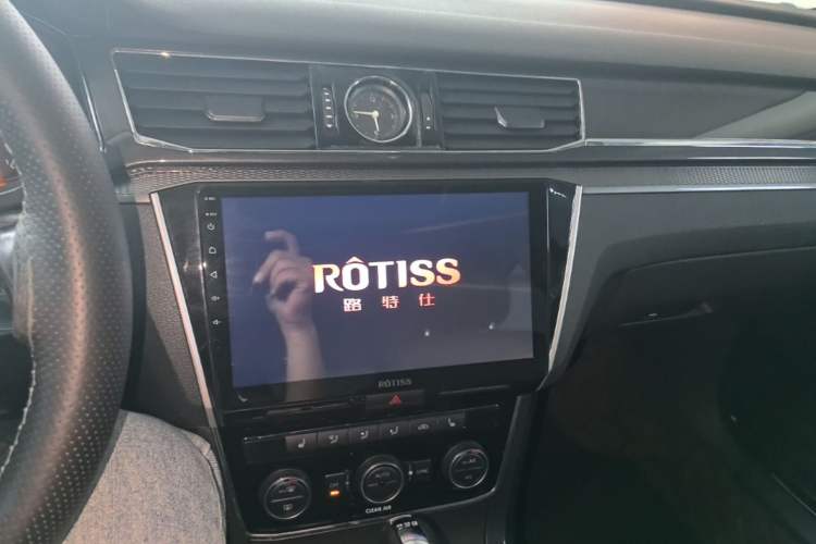 Used Volkswagen Passat 2016 330TSI DSG Prestige Edition Audio And AC Panel
