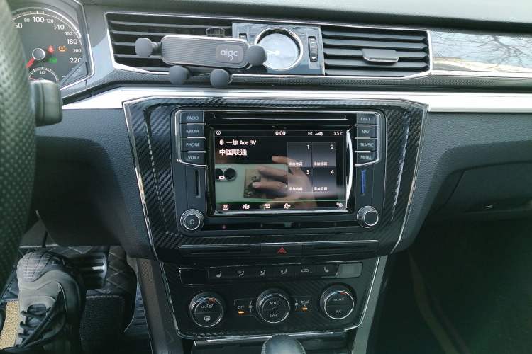 Used Volkswagen Passat 2016 330TSI DSG Prestige Edition Audio And AC Panel