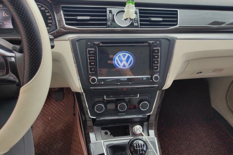 Used Volkswagen Passat 2016 280TSI Manual Luxury Edition Audio And AC Panel