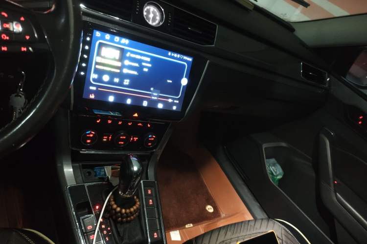 Used Volkswagen Passat 2016 330TSI DSG Luxury Edition Audio And AC Panel