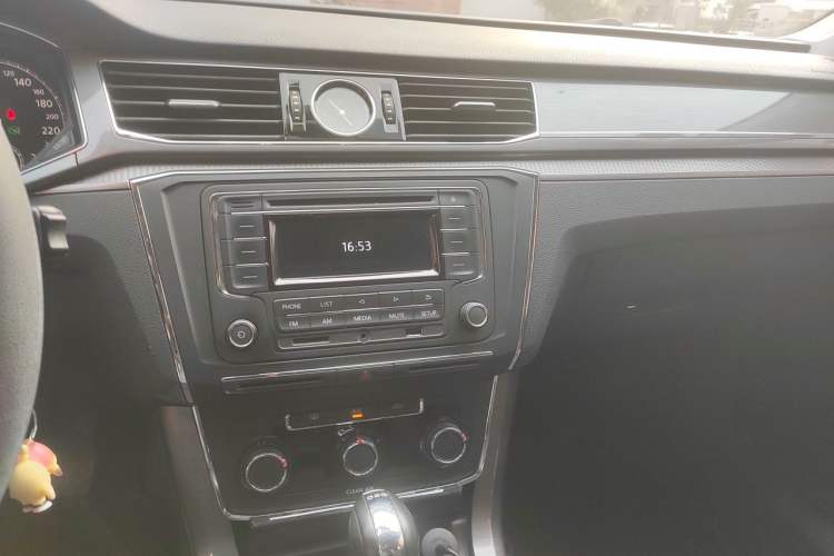 Used Volkswagen Passat 2016 280TSI DSG Prestige Edition Audio And AC Panel