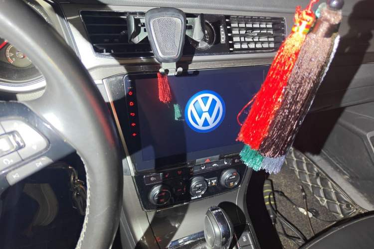 Used Volkswagen Passat 2016 330TSI DSG Luxury Edition Audio And AC Panel