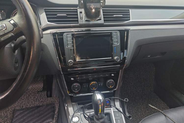 Used Volkswagen Passat 2016 330TSI DSG Prestige Edition Audio And AC Panel