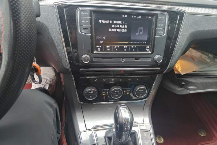 Used Volkswagen Passat 2016 330TSI DSG Prestige Edition Audio And AC Panel