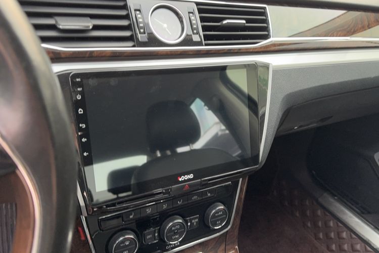 Used Volkswagen Passat 2016 380TSI DSG Ultimate Edition Audio And AC Panel