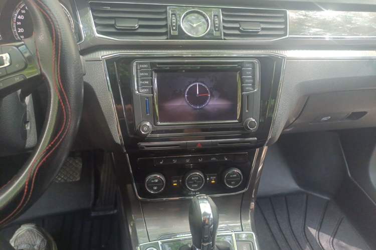 Used Volkswagen Passat 2016 330TSI DSG Prestige Edition Audio And AC Panel