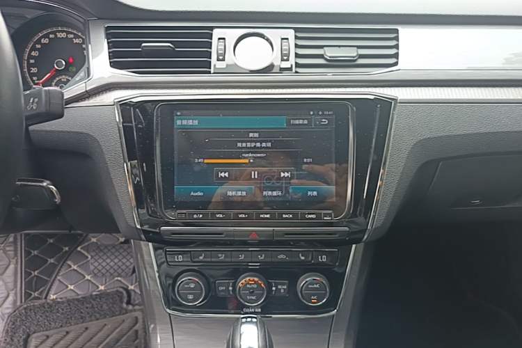 Used Volkswagen Passat 2016 330TSI DSG Luxury Edition Audio And AC Panel