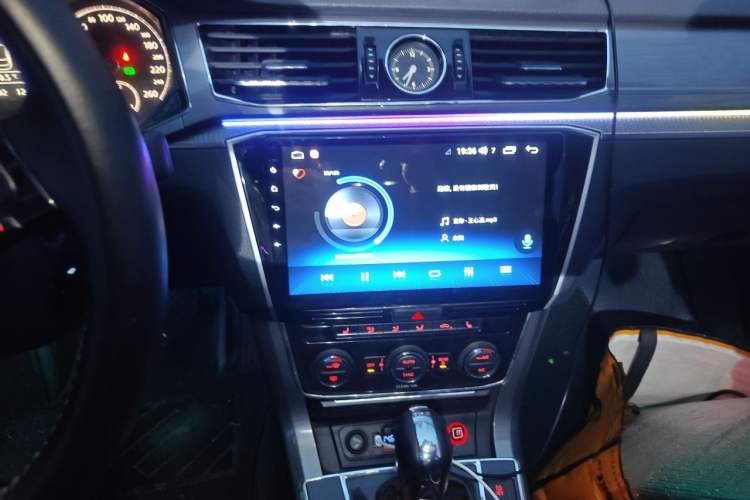 Used Volkswagen Passat 2016 330TSI DSG Luxury Edition Audio And AC Panel