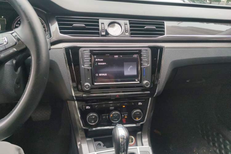 Used Volkswagen Passat 2016 330TSI DSG Prestige Edition Audio And AC Panel