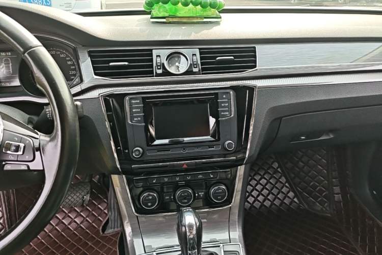 Used Volkswagen Passat 2016 280TSI DSG Prestige Edition Audio And AC Panel
