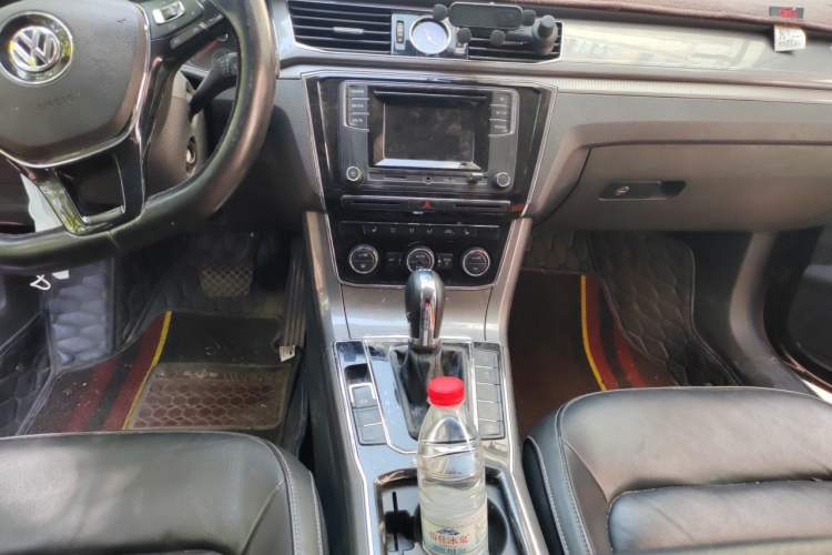 Used Volkswagen Passat 2016 330TSI DSG Luxury Edition Audio And AC Panel