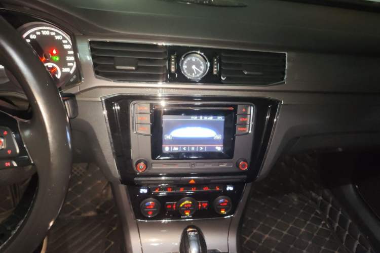 Used Volkswagen Passat 2016 280TSI DSG Prestige Edition Audio And AC Panel