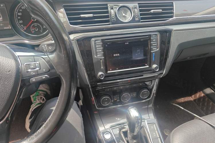 Used Volkswagen Passat 2016 330TSI DSG Prestige Edition Audio And AC Panel