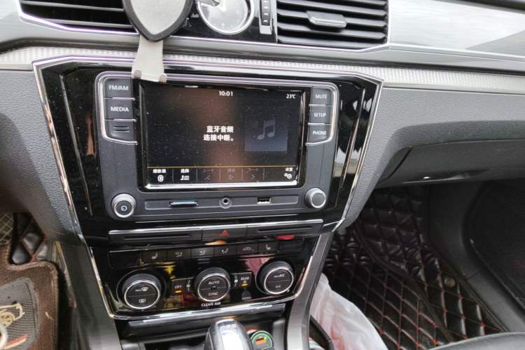 Used Volkswagen Passat 2016 330TSI DSG Luxury Edition Audio And AC Panel
