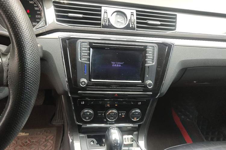 Used Volkswagen Passat 2016 380TSI DSG Prestige Edition Audio And AC Panel