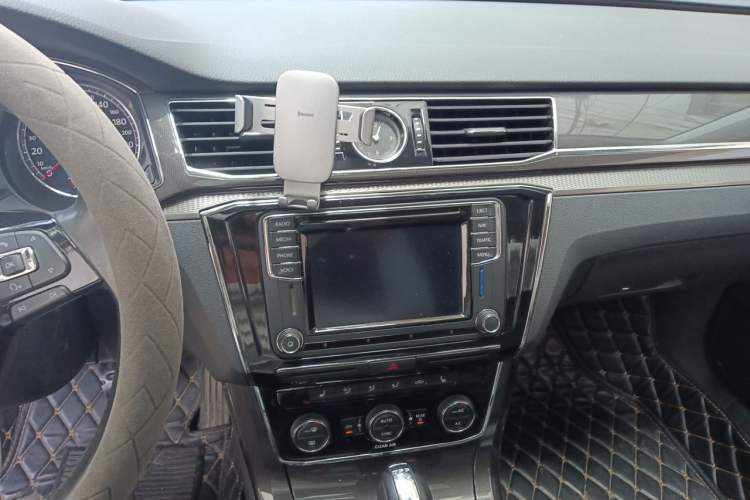 Used Volkswagen Passat 2016 330TSI DSG Prestige Edition Audio And AC Panel