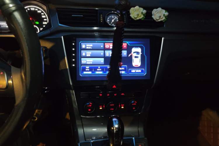 Used Volkswagen Passat 2016 330TSI DSG Luxury Edition Audio And AC Panel