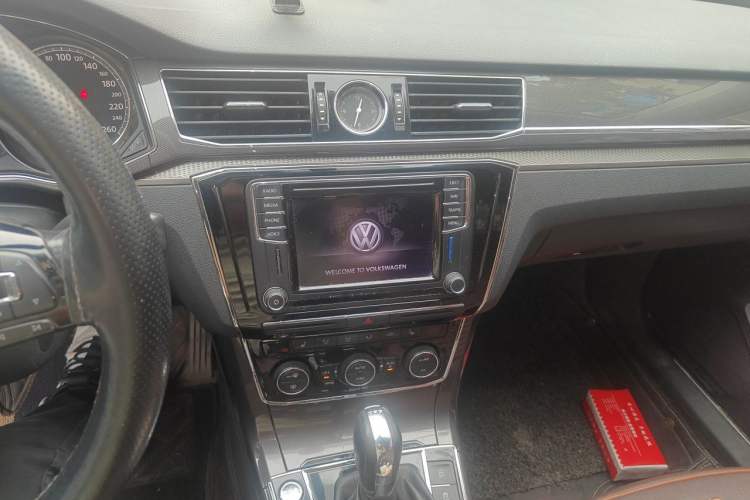 Used Volkswagen Passat 2016 330TSI DSG Prestige Edition Audio And AC Panel
